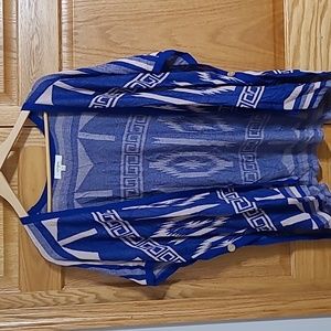 Never worn✨️ Kimono style shrug.  Roy blue & cream. Button detial on side